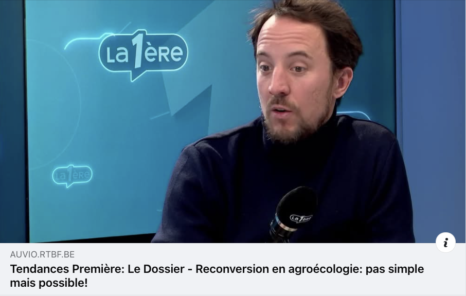 Bertrand Counet, agriculteur de la Ferme de Petit Bomal et membre de Terres Vivantes, lors de son passage à la radio