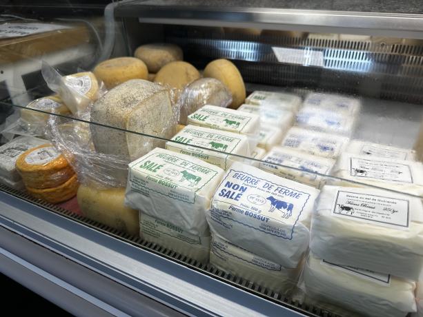 Quelques produits de la ferme en vente dans le magasin de la Ferme Bossut-Decuypere