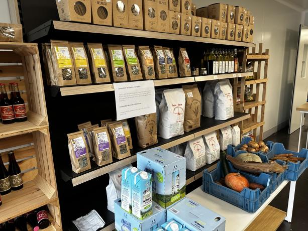 Quelques uns des produits en vente dans le magasin à la Ferme Bossut-Decuypere.