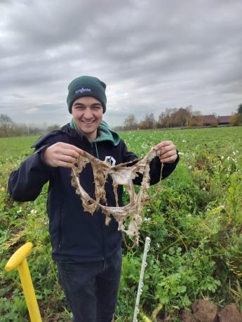 Romain Lagneau avec le slip déterré chez lui