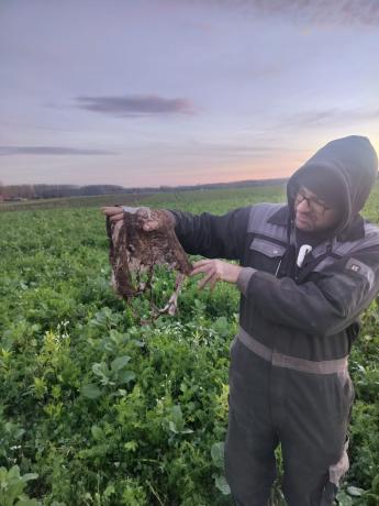 Gauthier Bossut lors du déterrage d'un slip pour l'opération Test du Slip